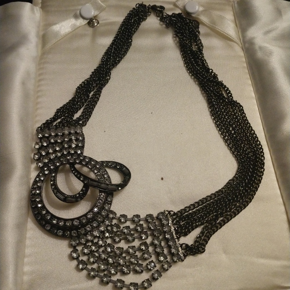 ROBERT ROSE NECKLACE